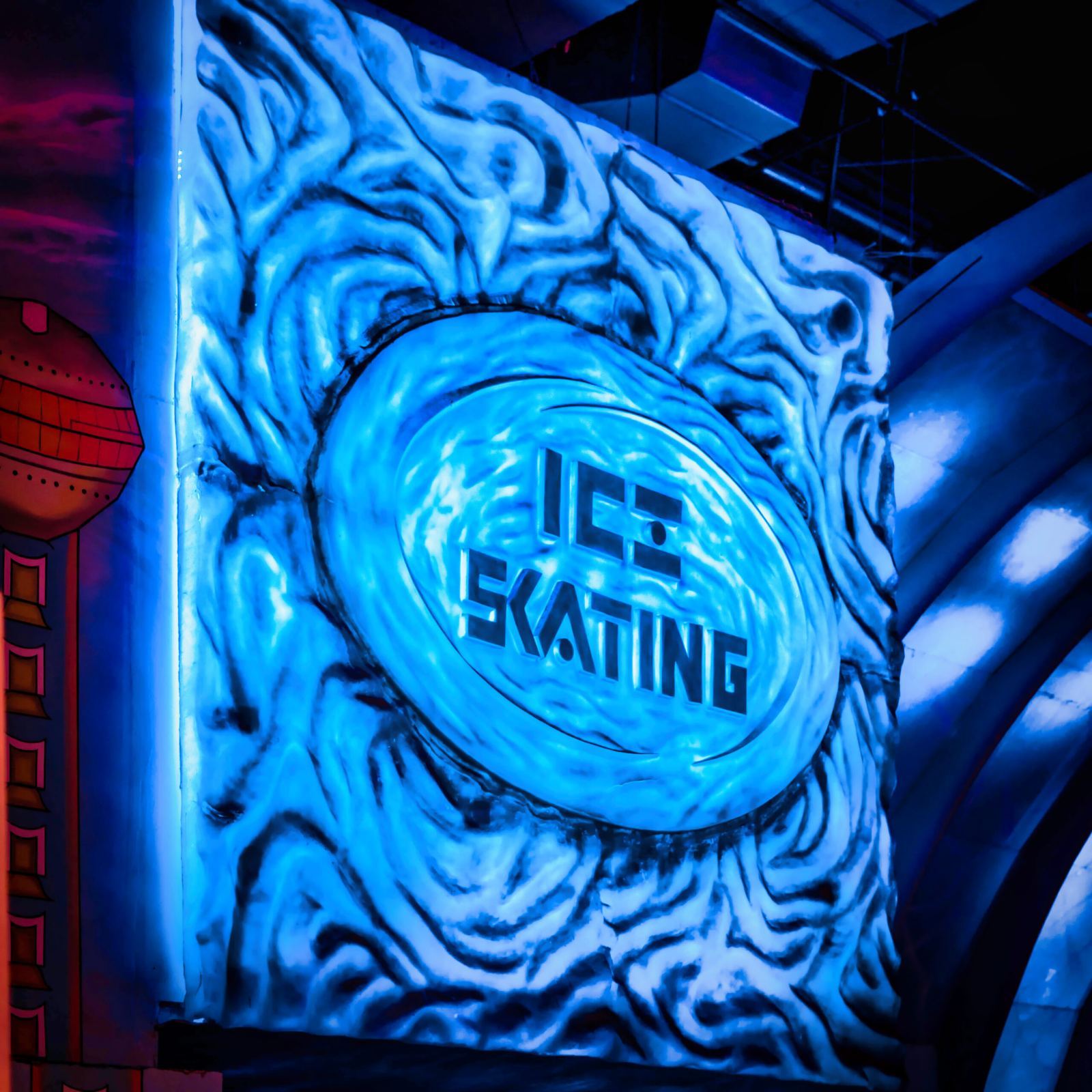 L’enseigne Ice Skating de la patinoire